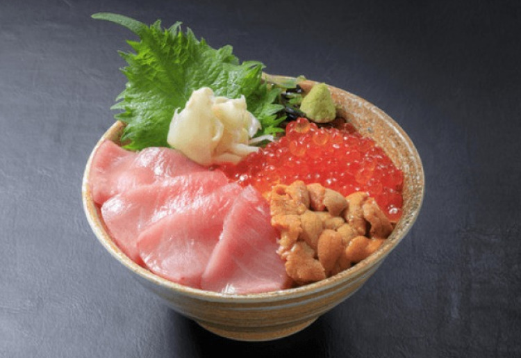 生雲丹いくら中とろ丼
