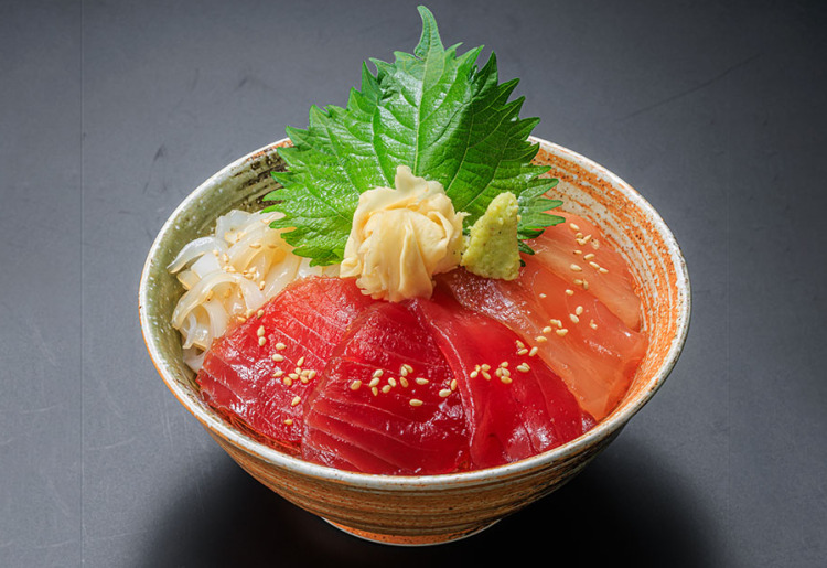 ミナミまぐろと地魚の漬け丼