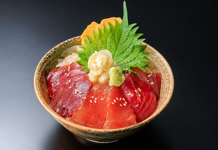 ミナミまぐろと地魚の漬け丼