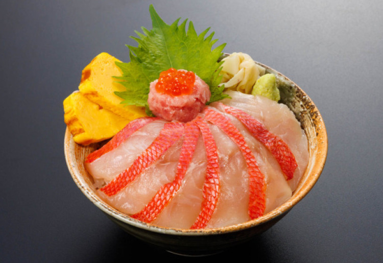 伊豆金目鯛の湯引き丼